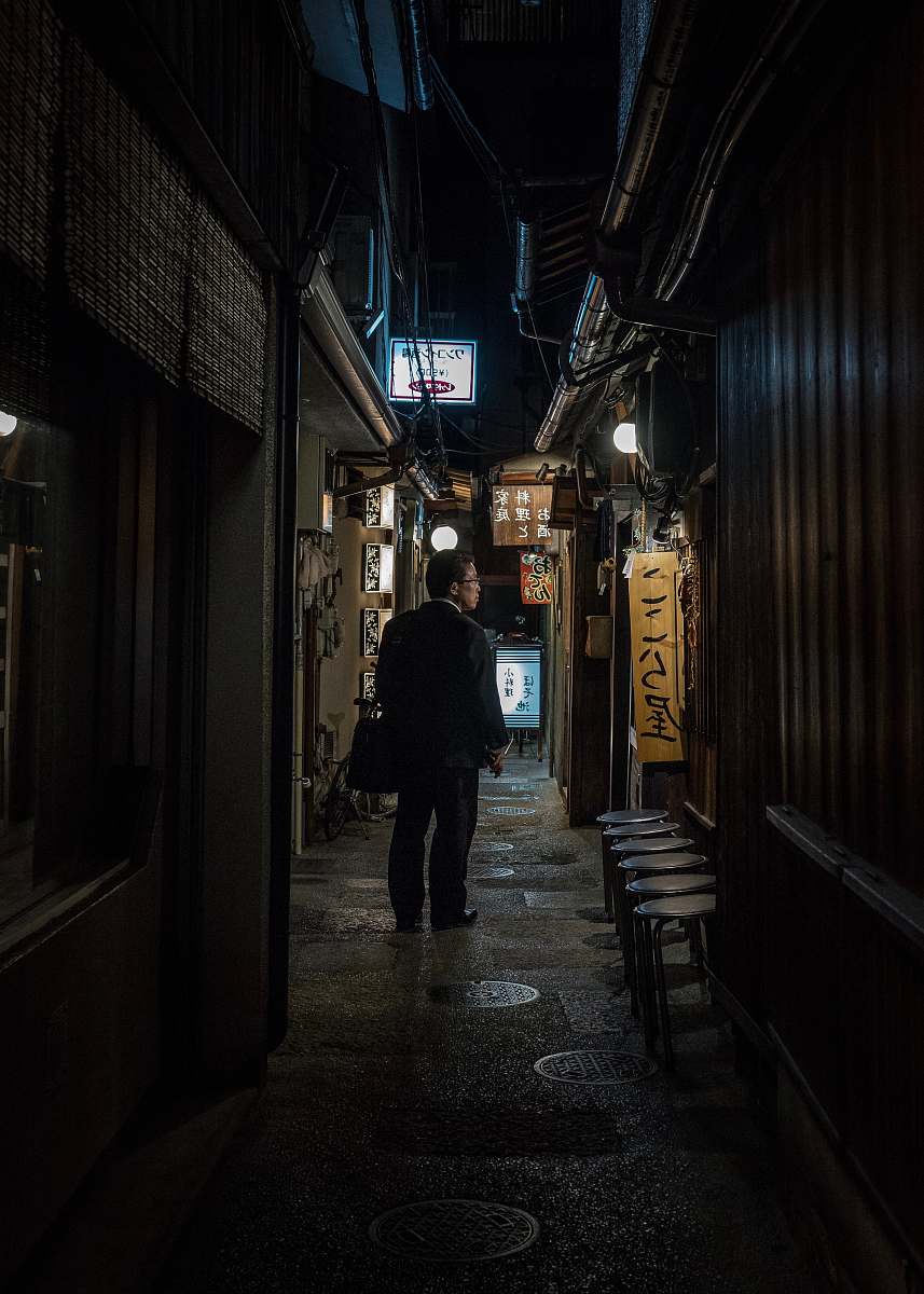 building man standing on focus photography road