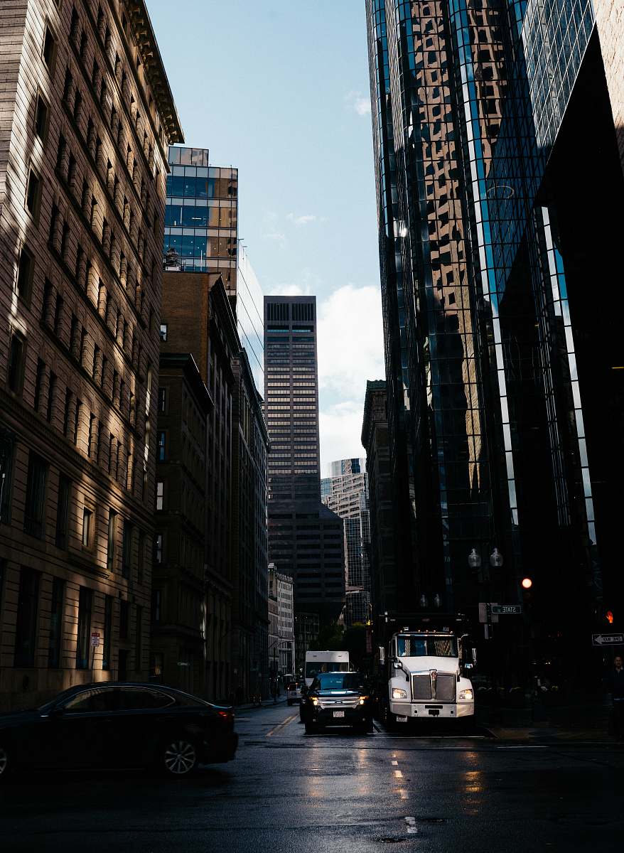 building streets between high-rise buildings urban
