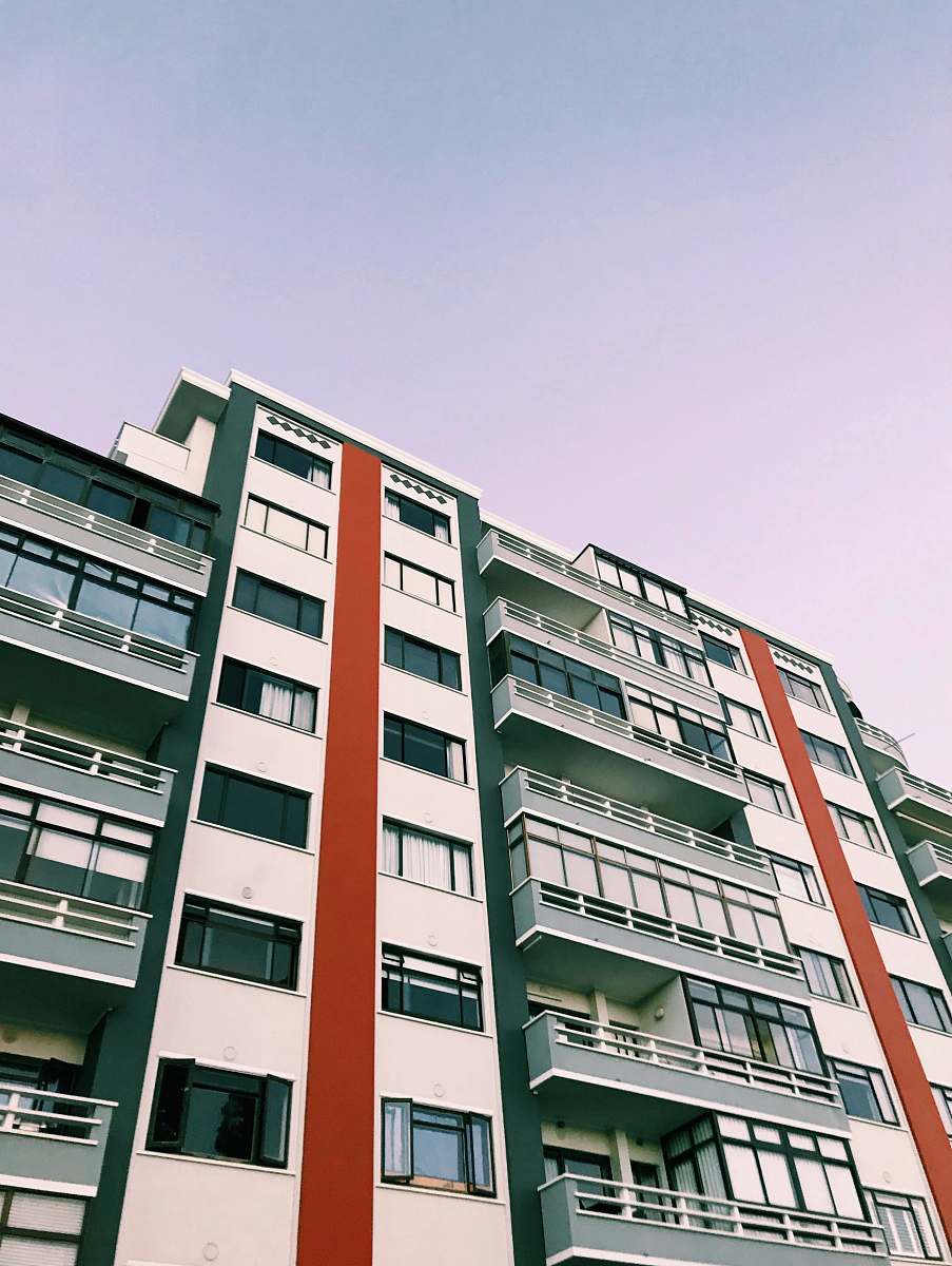 building white and green buildin high rise