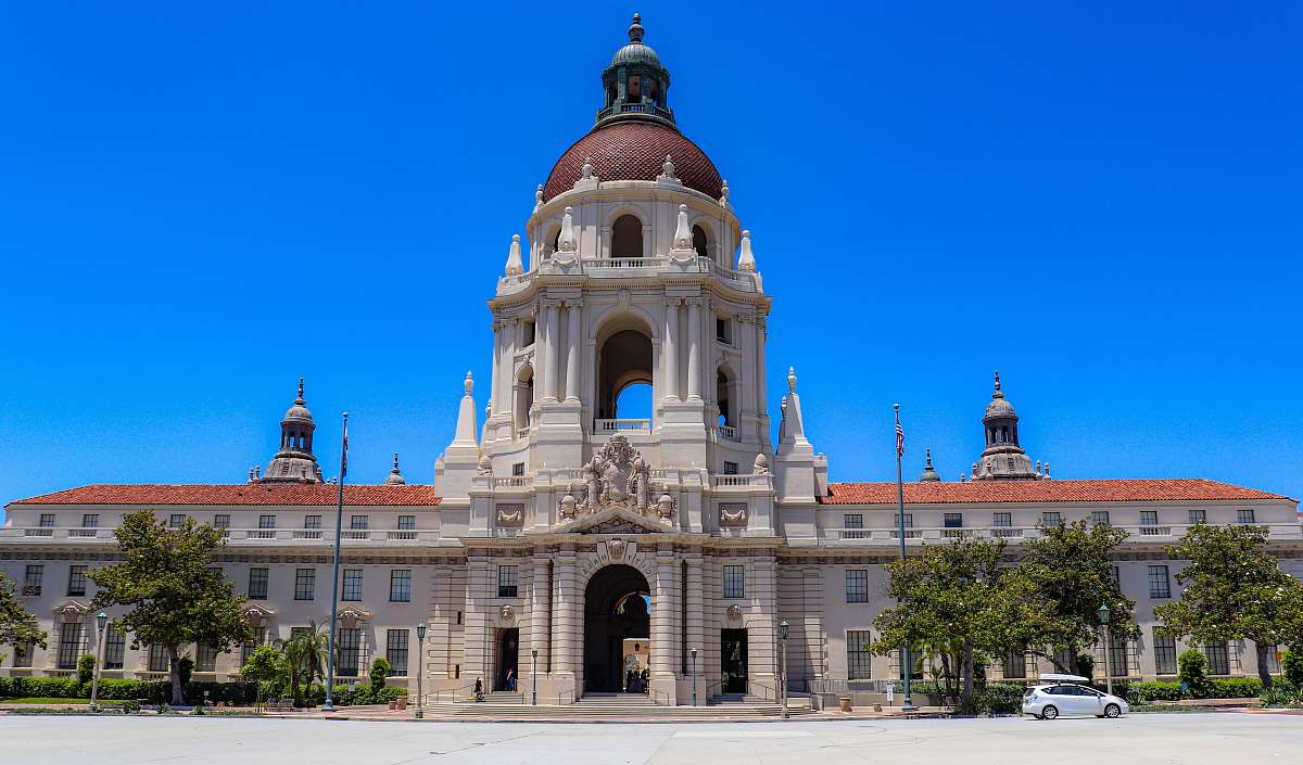 Building White And Red Dome Building Downtown Image Free Photo