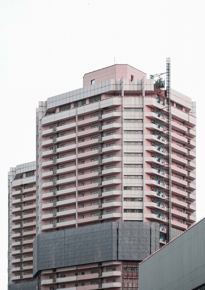 building white concrete buildimng high rise