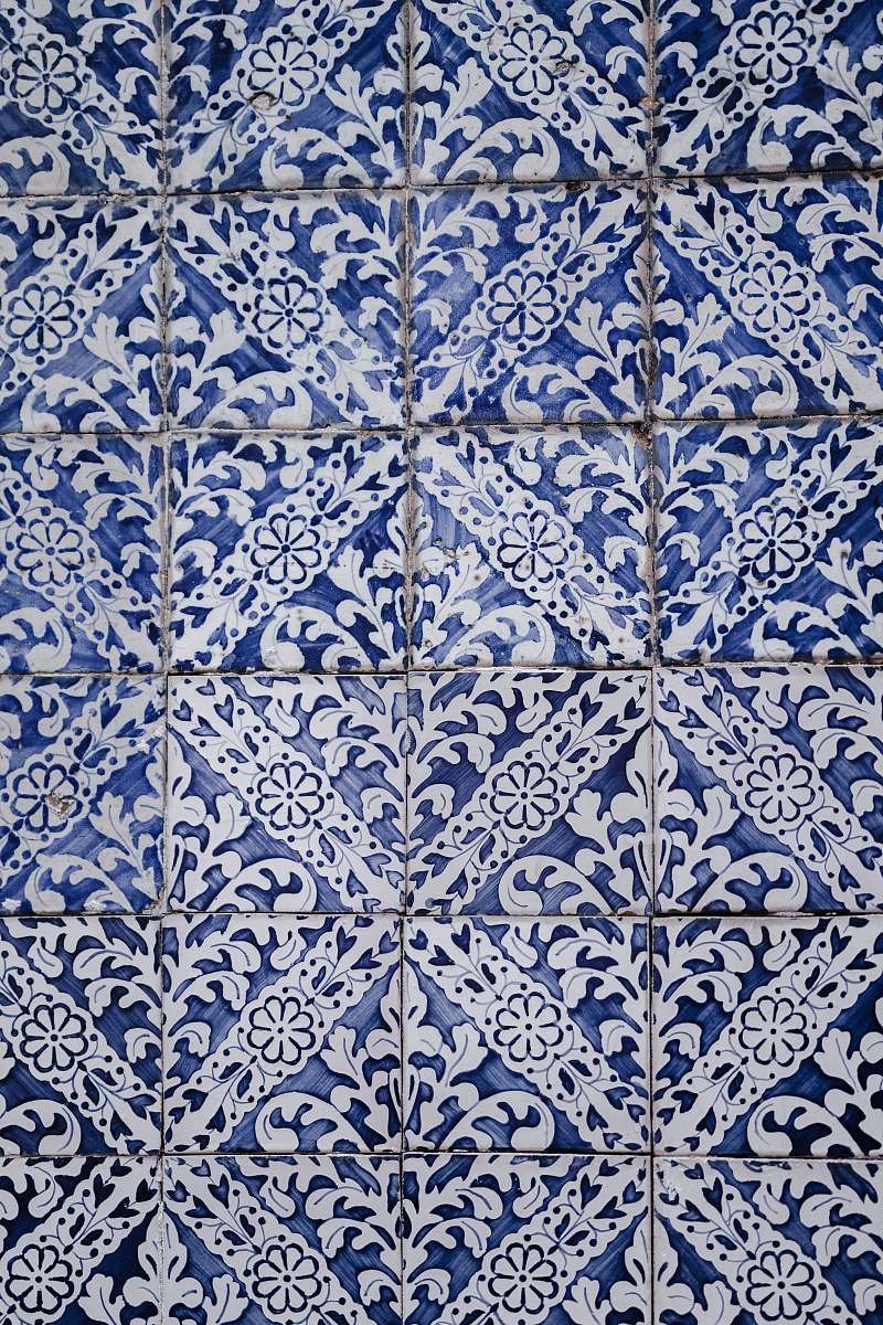tile white and blue floral tiles rug