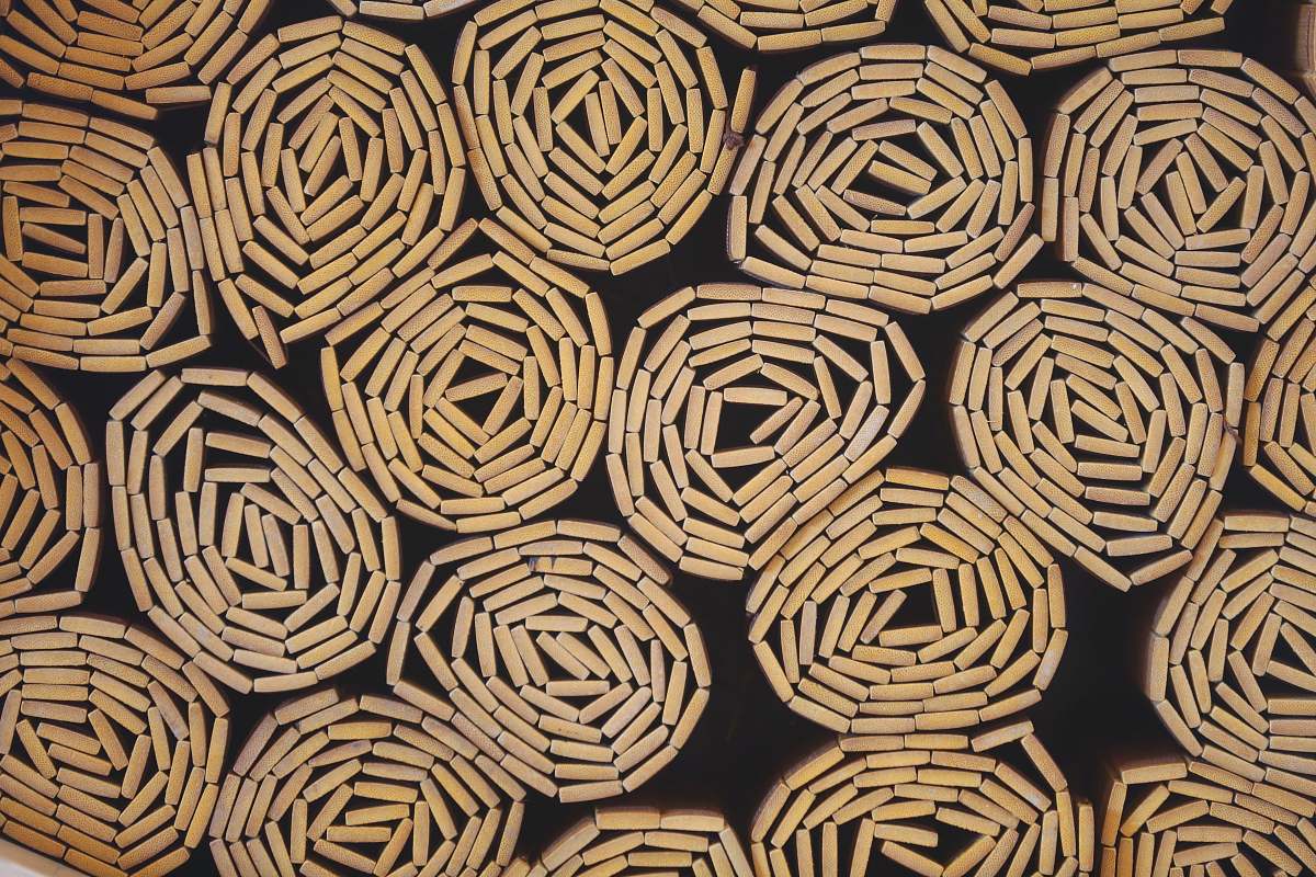 pattern brown chain artwork lot ornament