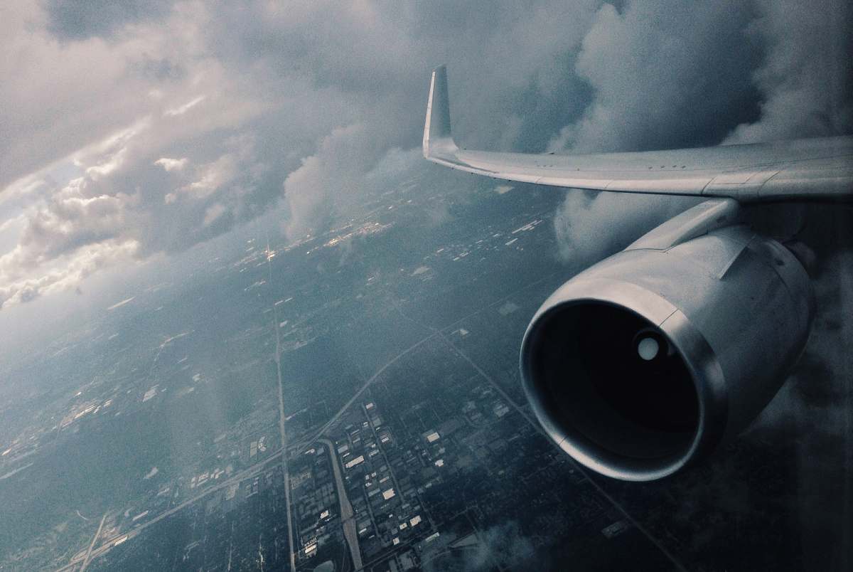  white wing plane 