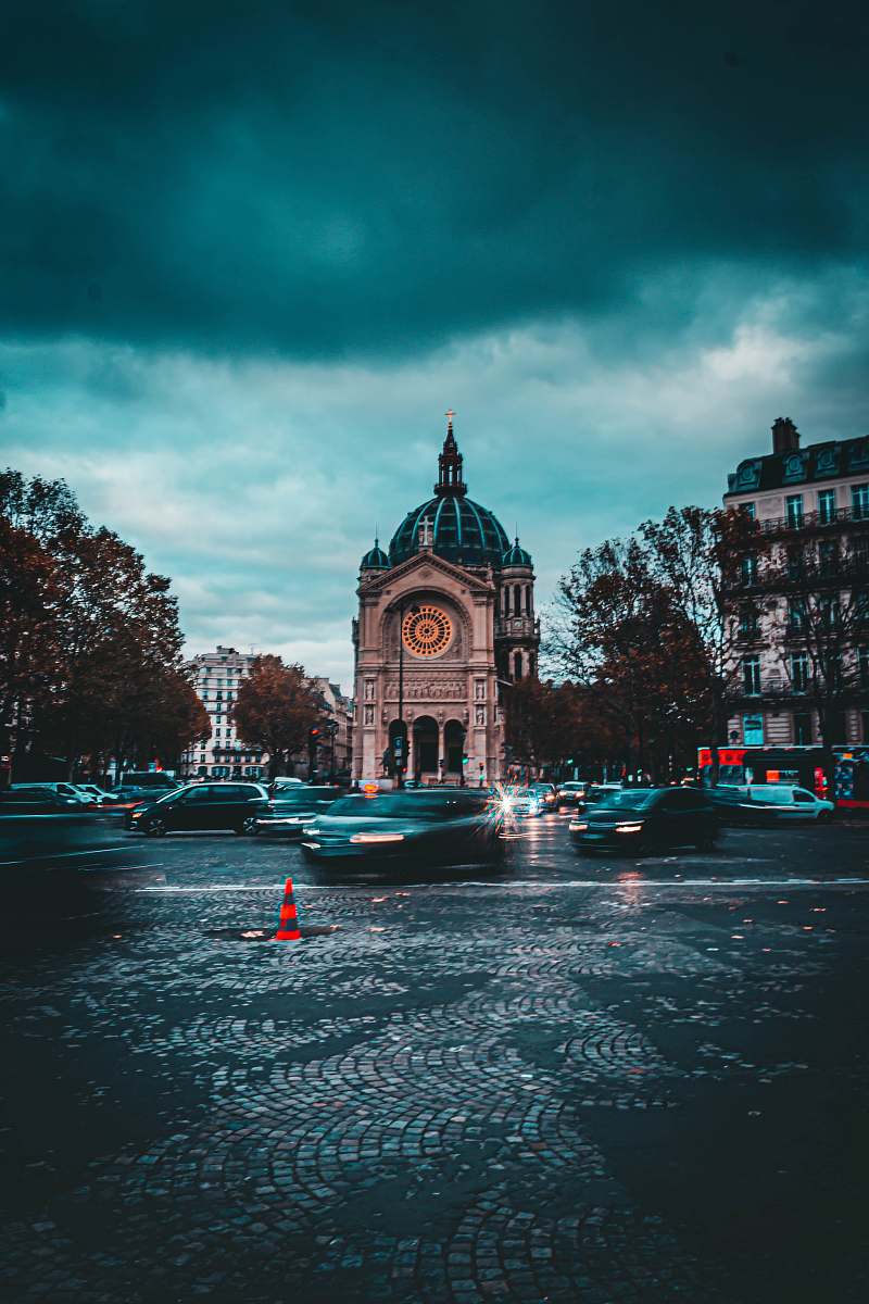 city blue and grey dome building downtown