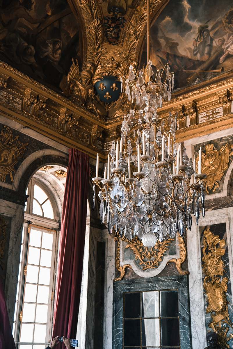 chandelier chandelier inside room lamp