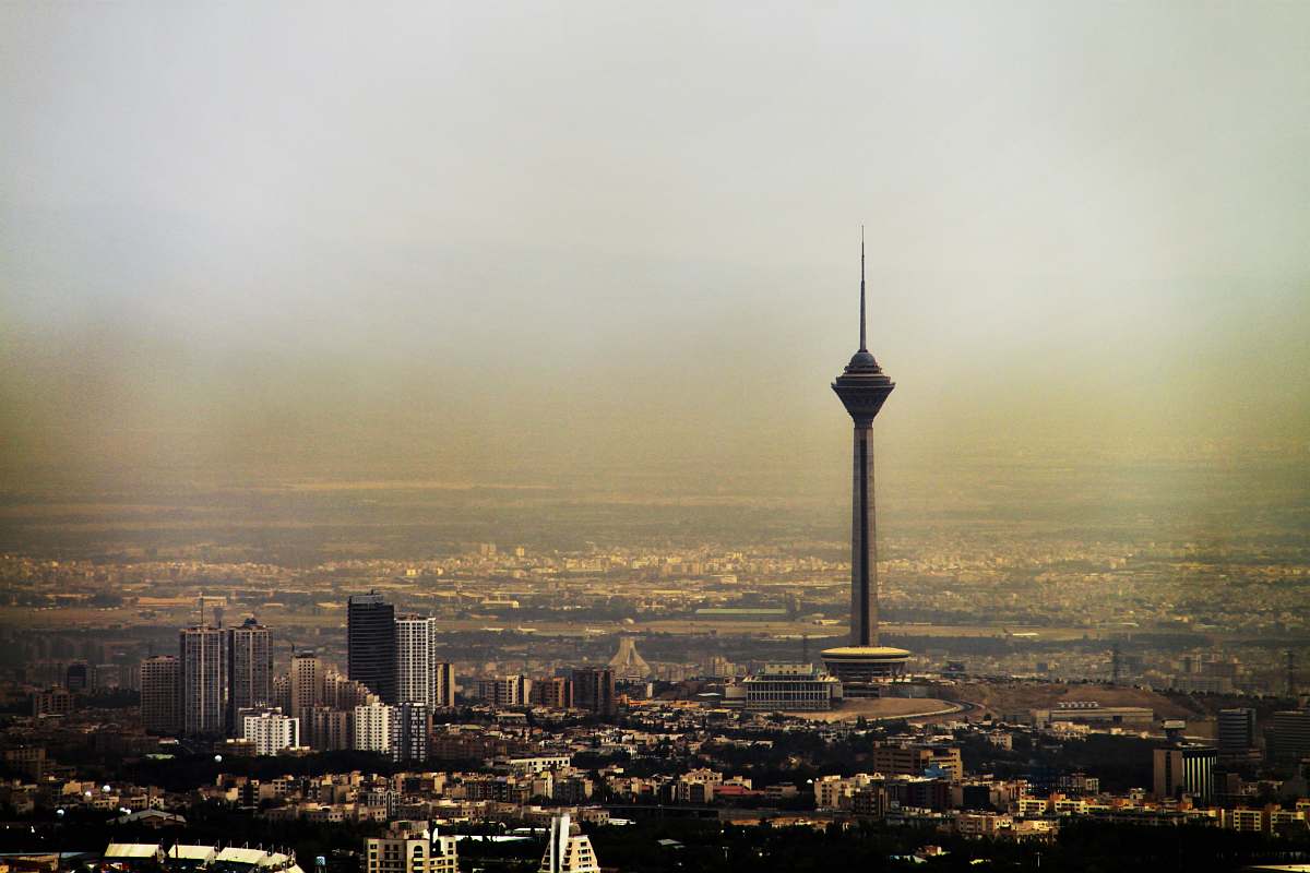 city gray tower during daytime metropolis