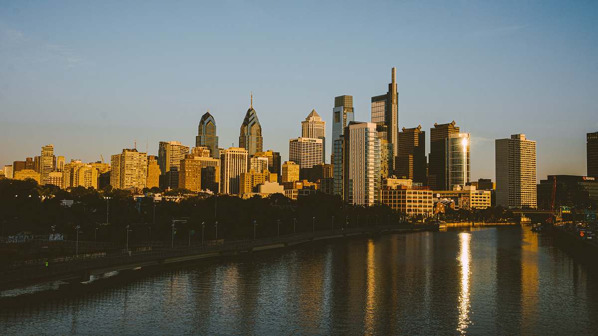 Experience the vibrant energy of urban life with this breathtaking city landscape photography. Showcasing a dynamic metropolis under the bright daylight, this image highlights architectural marvels and the bustling atmosphere of city living. Perfect for use in travel guides, real estate marketing, or as a stunning backdrop in interior design, it encapsulates the essence of modern urban environments.