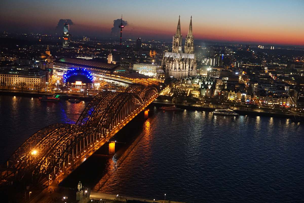 city lighted castle and bridge metropolis