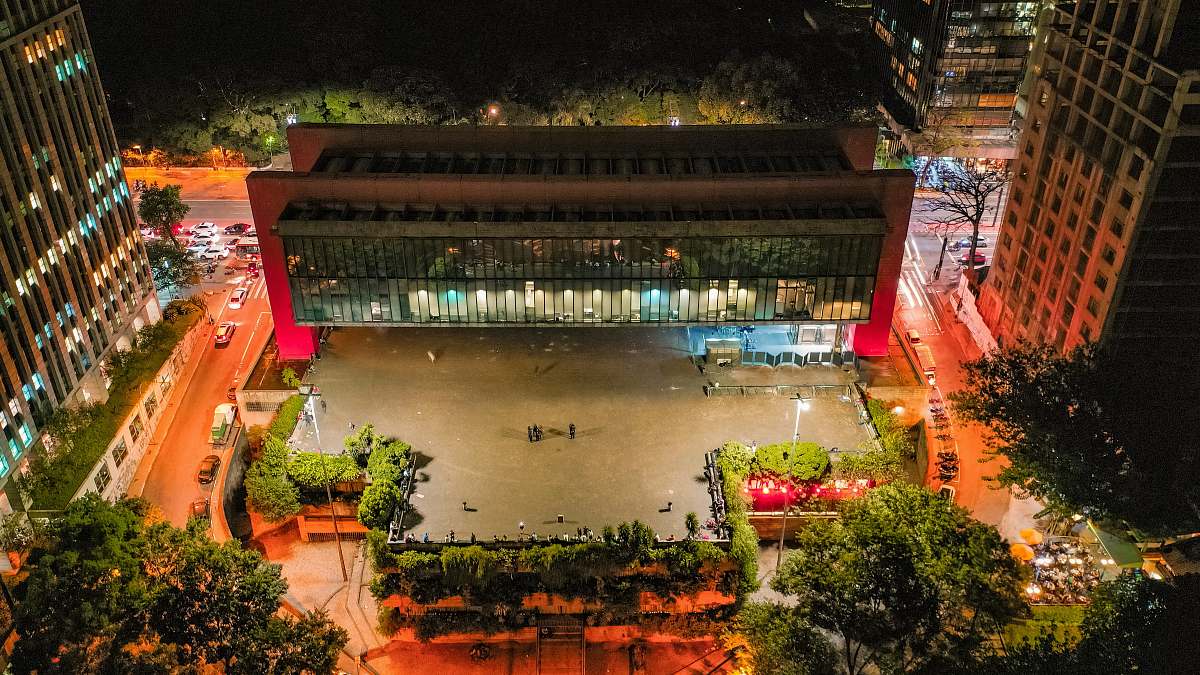 building bird's eye view of a plaza by a building downtown