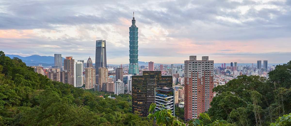urban landscape photo of city building