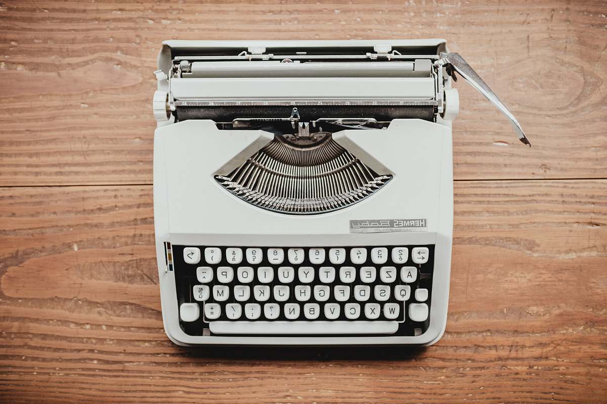 keyboard white and black typewriter on table machine