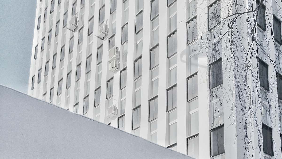 samara white painted house russia