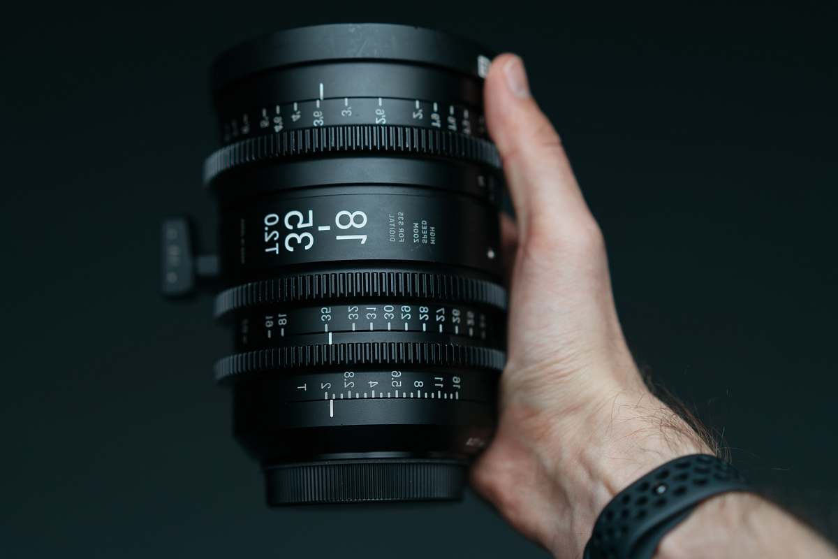 human person holding 18-35 T2.0 camera zoom lens camera