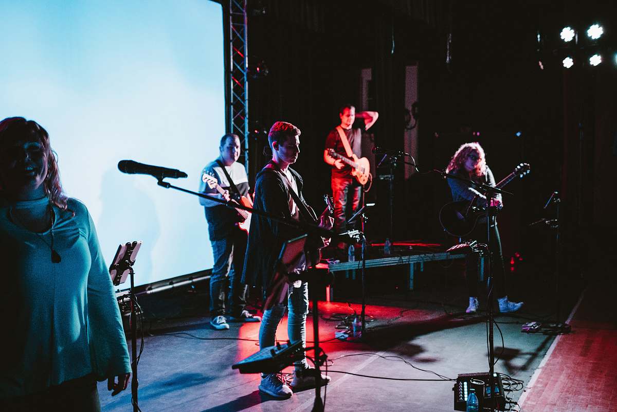 human unknown people playing at stage people