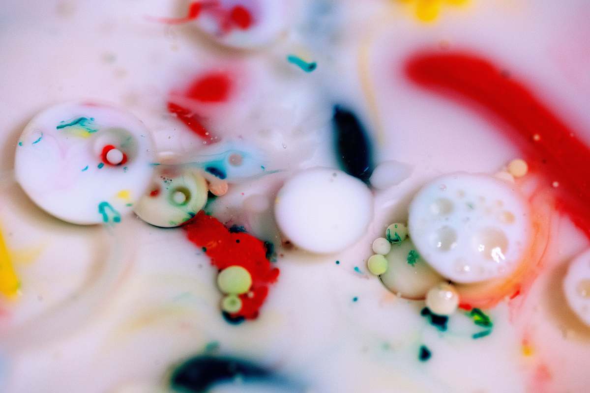 cream multicolored liquids creme