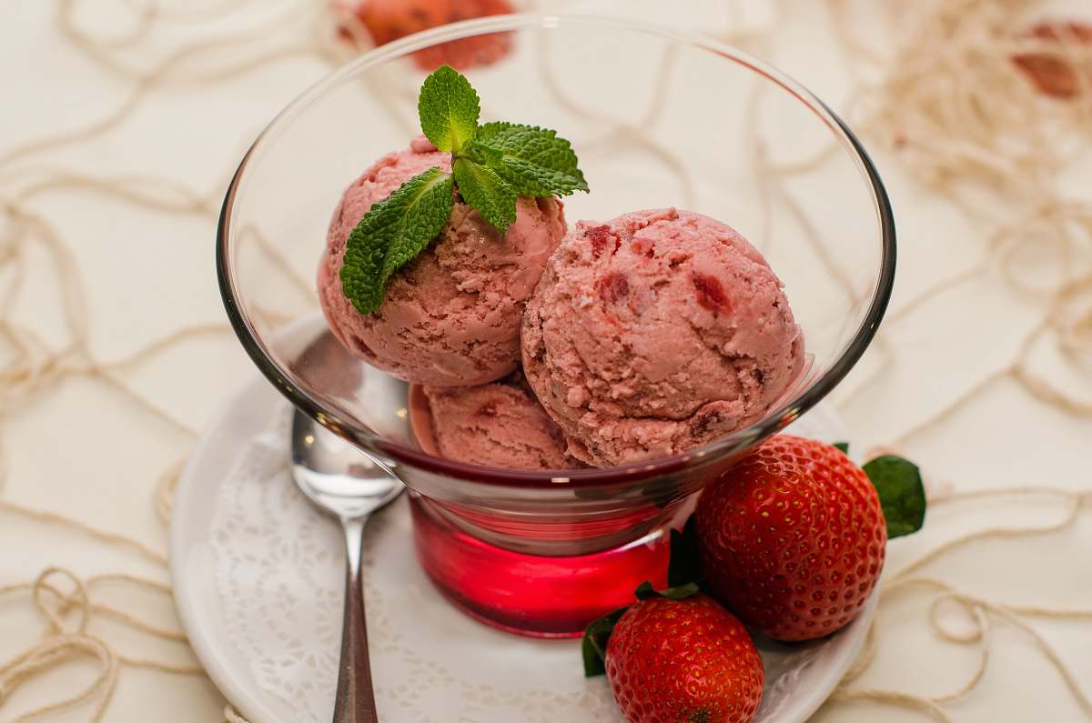 creme bowl of ice cream dessert