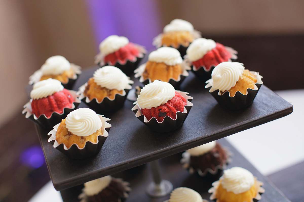 dessert shallow focus photo of cupcakes cake