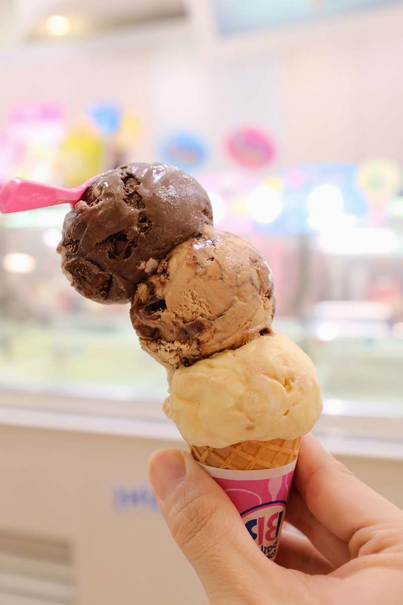 creme three scoop of ice cream on sugar cone dessert