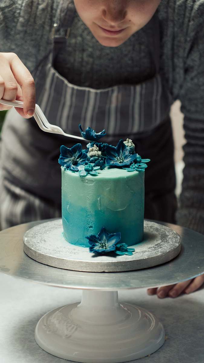 cake round blue cake icing