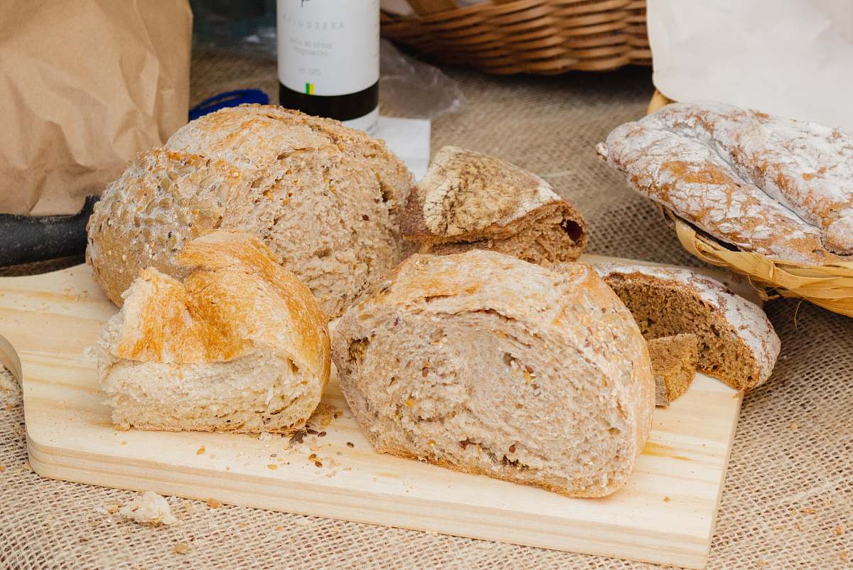 bread baked bread on wooden board bun