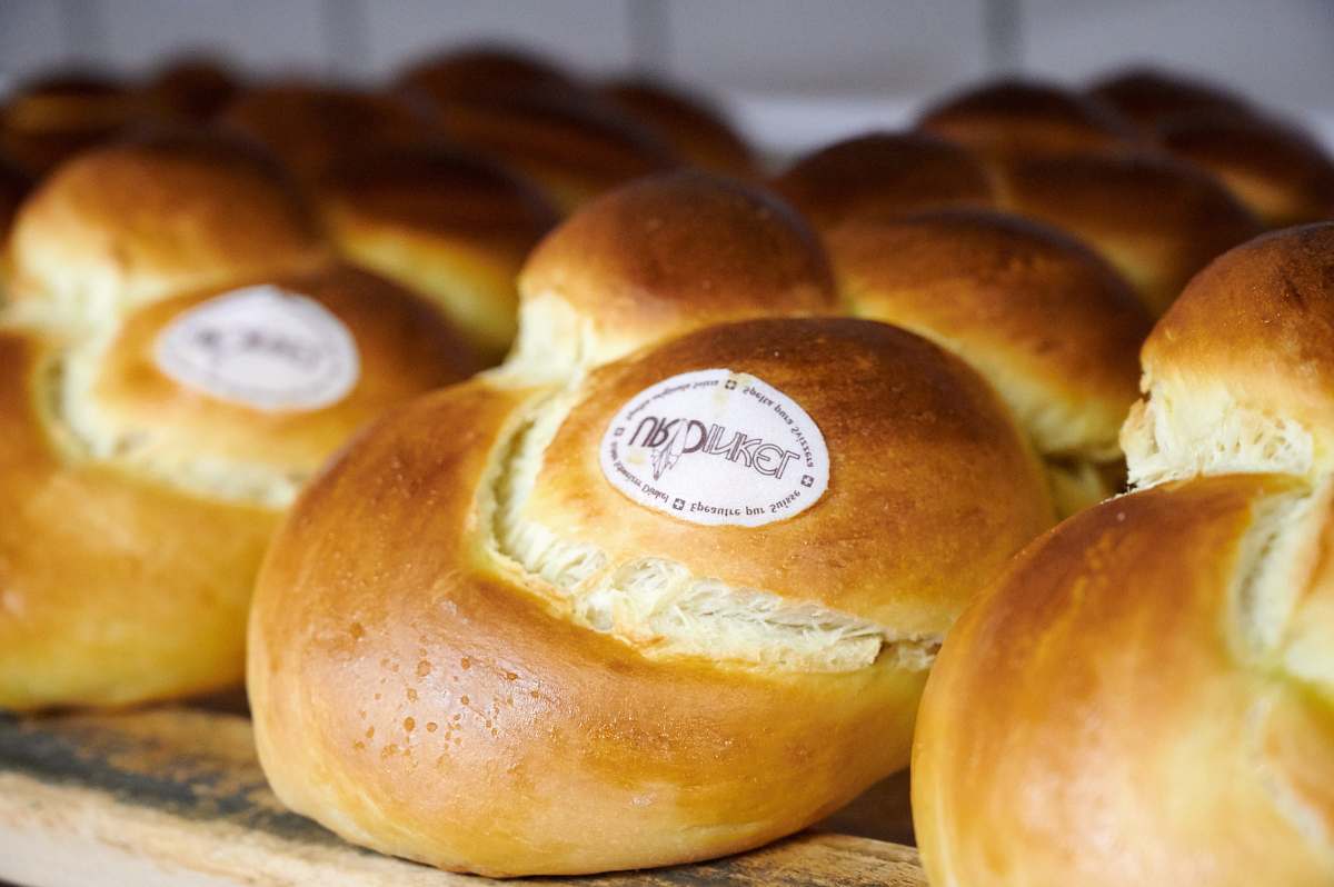 bread baked breads bun