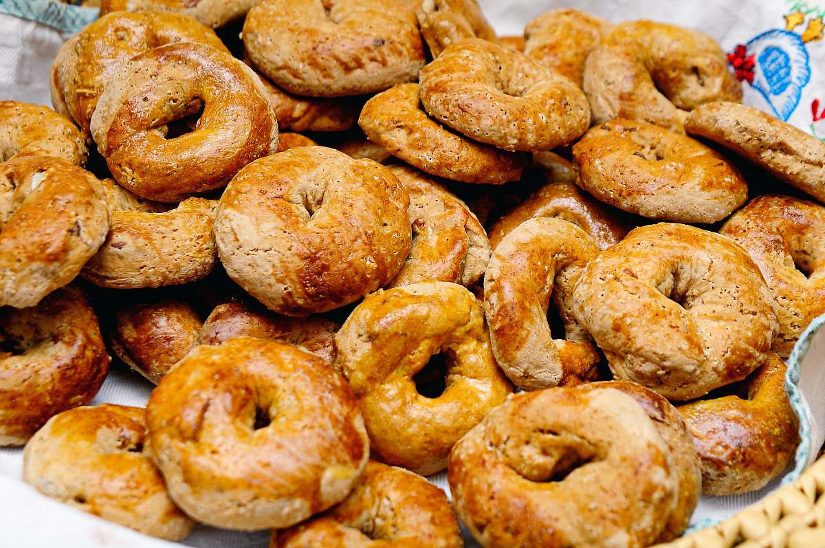 bread baked doughnuts bagel