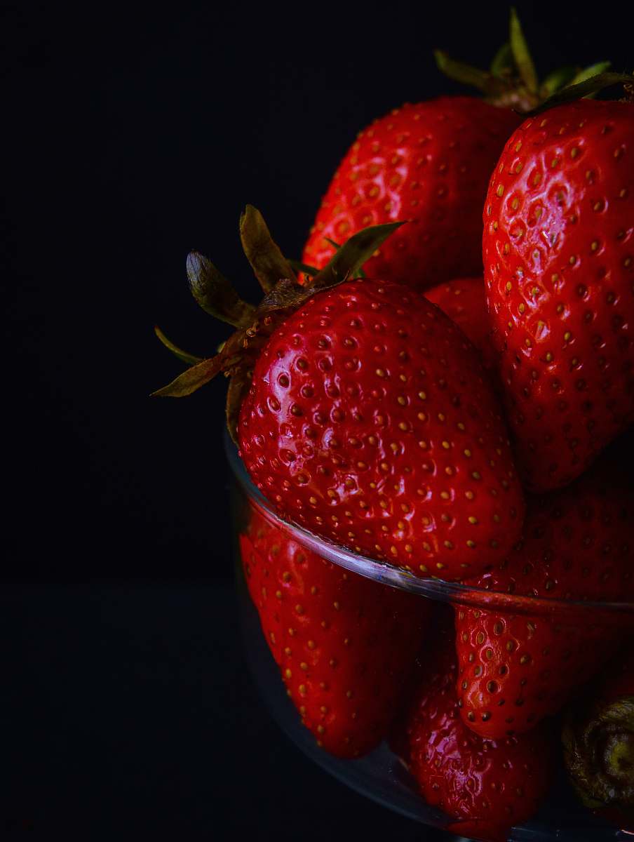 fruit bowl of strawberries plant