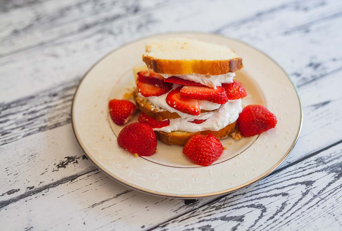 dessert bread with cream and strawberry slices on plate bread