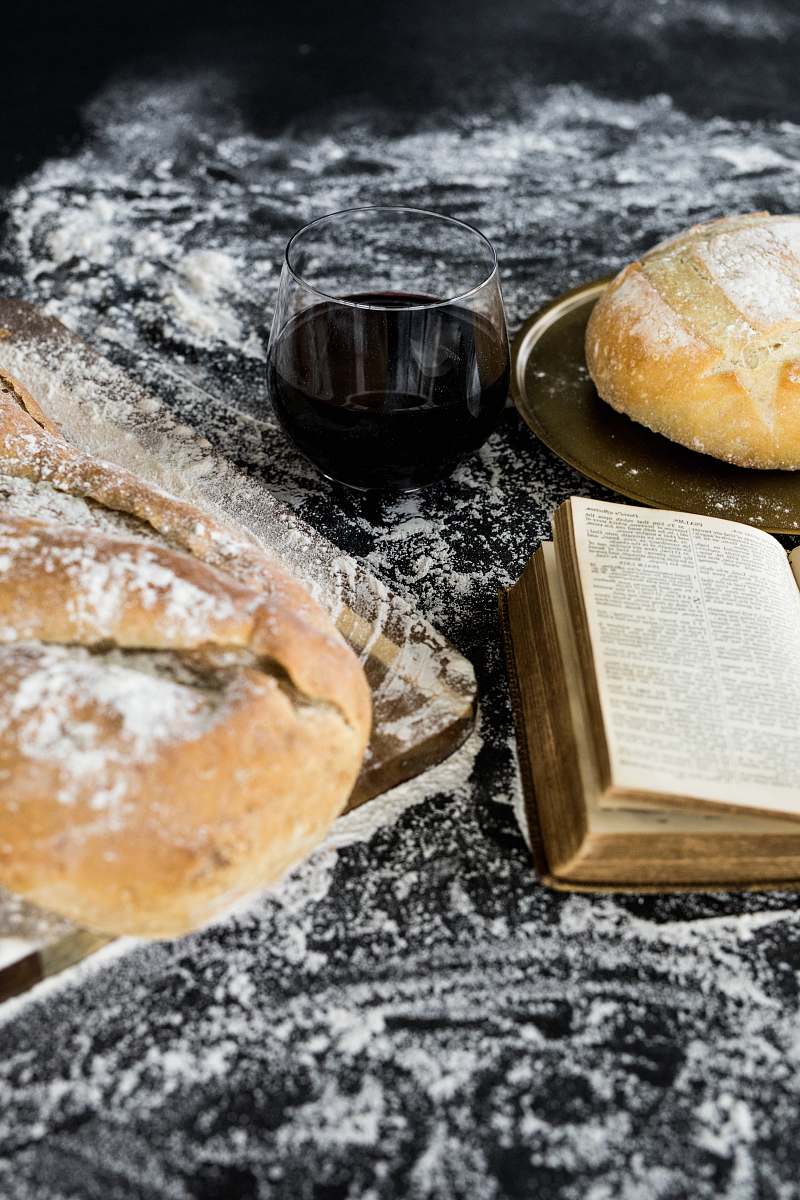bread bread with powdered sugar bun