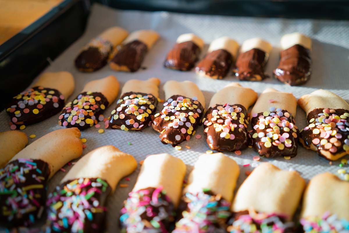 confectionery brown pastry breads sweets