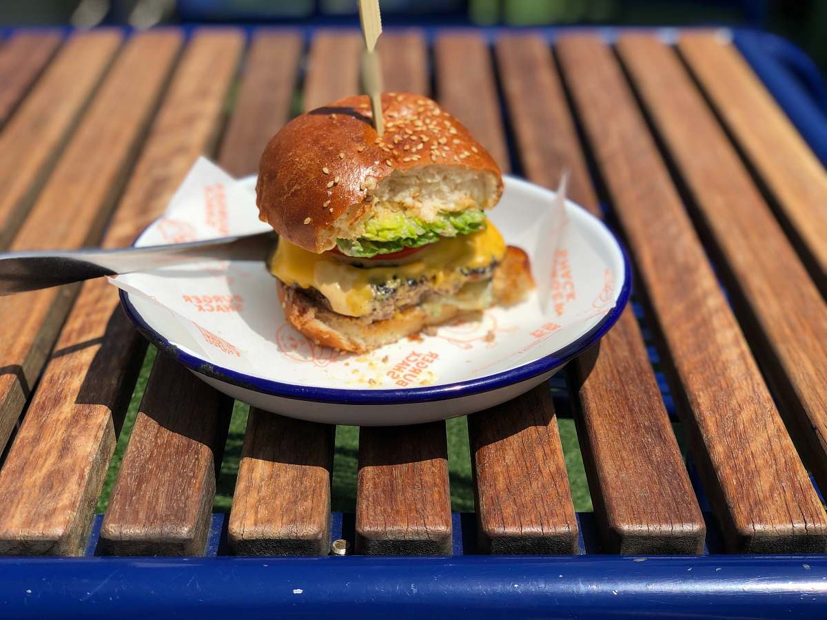 burger burger on plate 252 swanston st