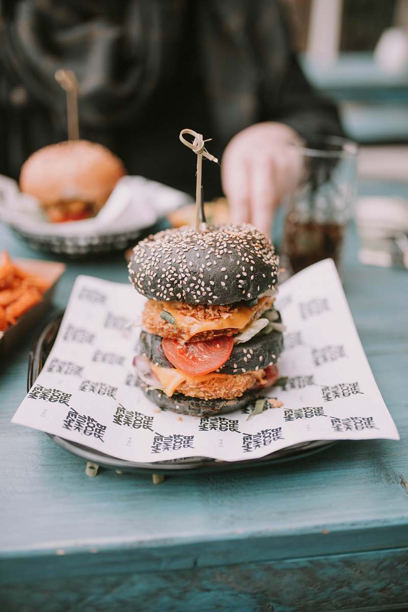 bread burger with patty and tomatoes burger