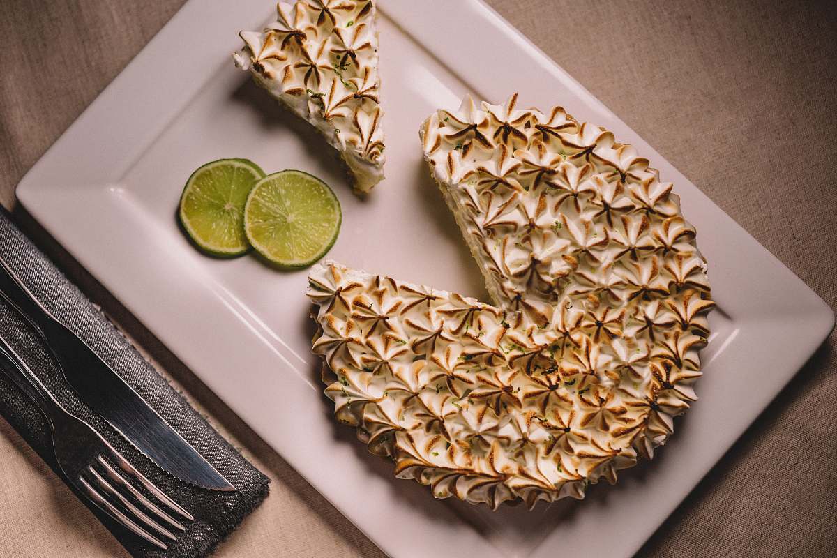 fruit cake on focus photography plant