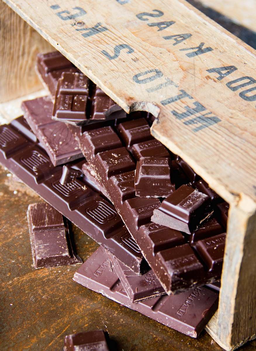 chocolate chocolate bar close-up photography dessert