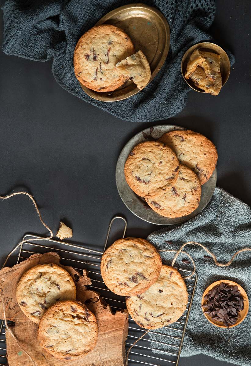 bread cookies on gray stainless steel plate cracker