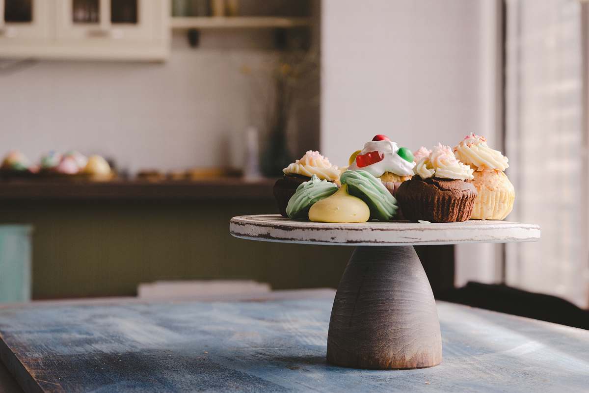 dessert cupcake on round wooden board creme