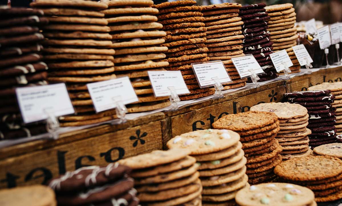 cookies flatbread display store basket