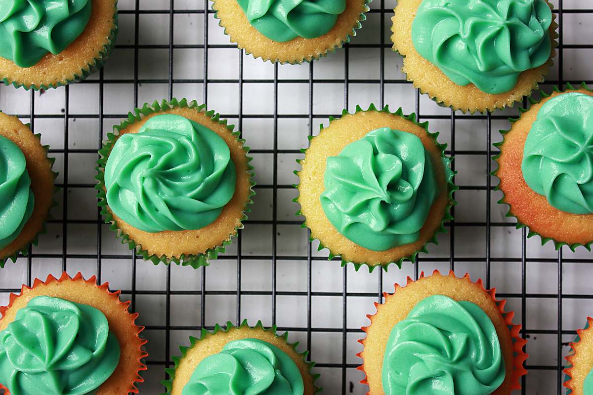 cupcake green cupcakes on black and white lined mat creme
