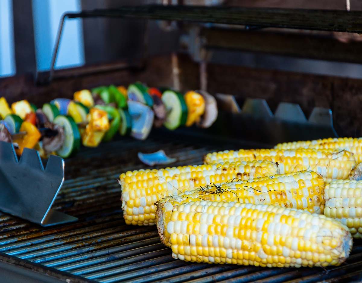 vegetable grilled corncobs corn