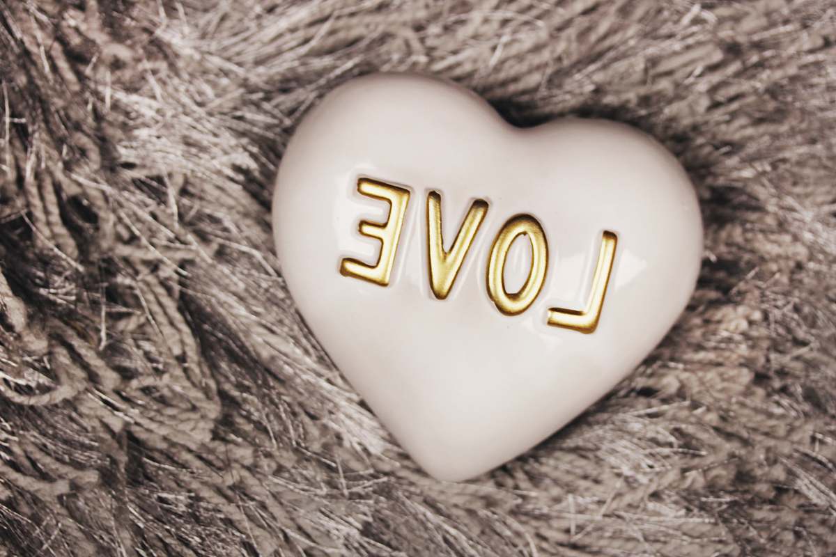 egg heart-shaped white Love decor heart