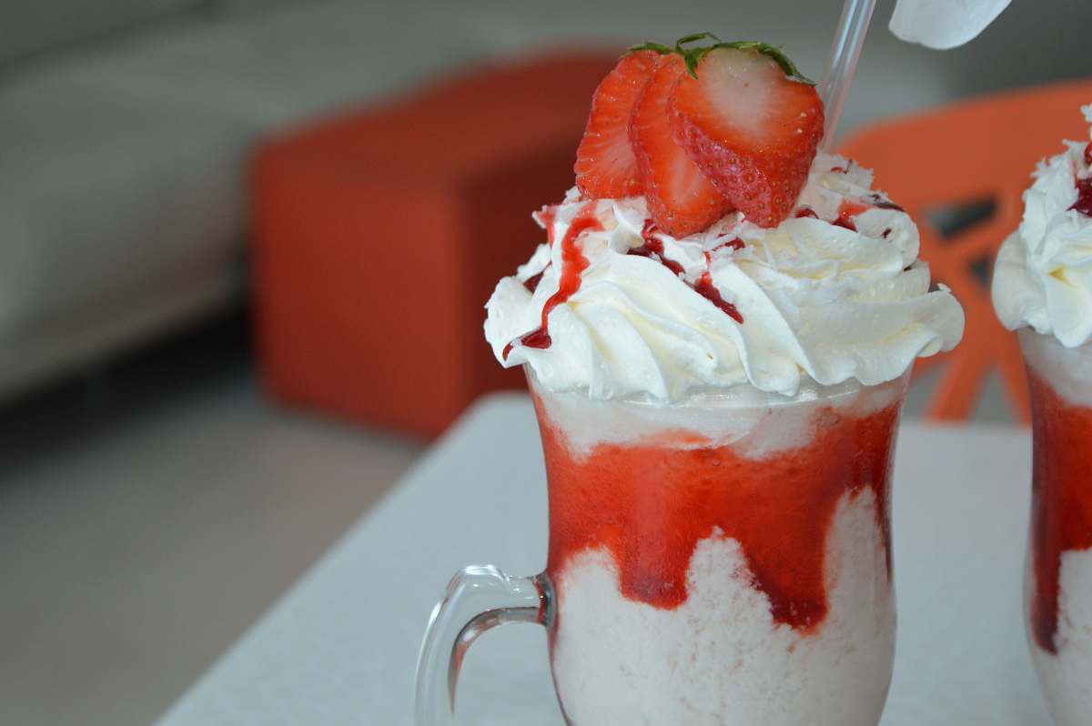 creme ice cream with strawberries ice cream