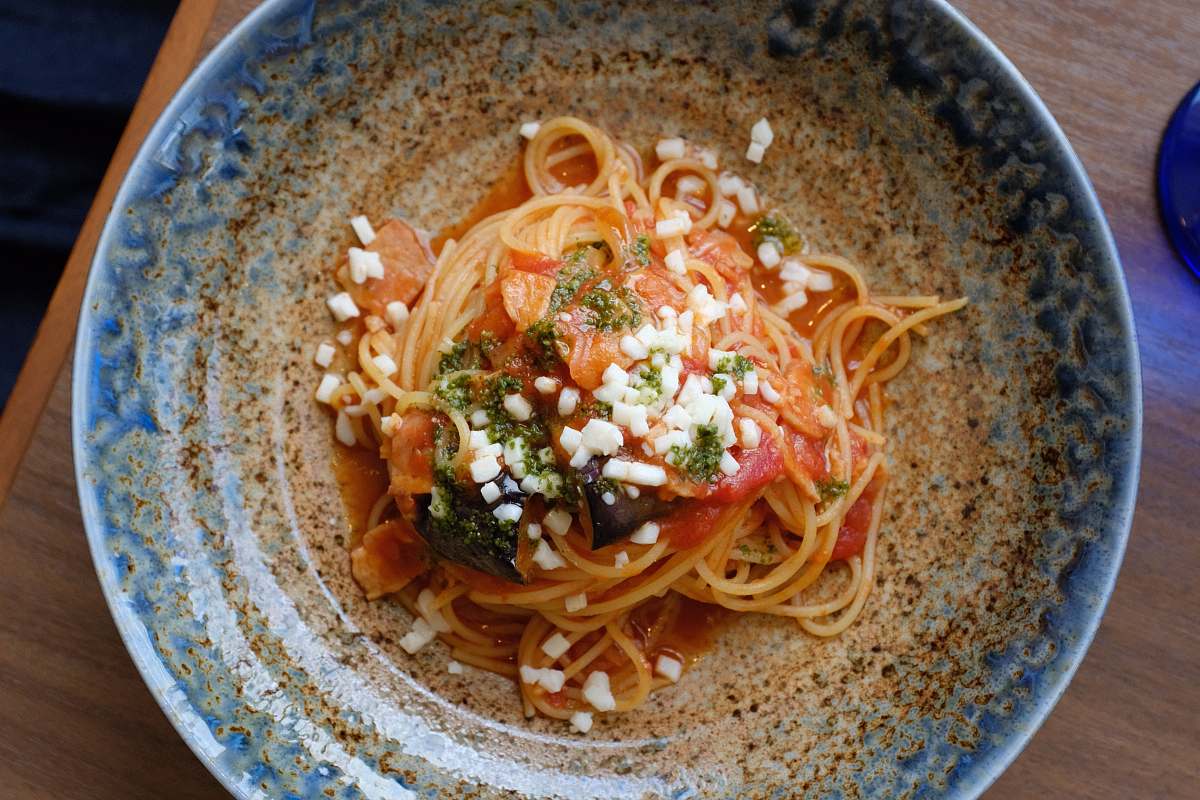 pasta noodles in brown and blue ceramic bowl spaghetti