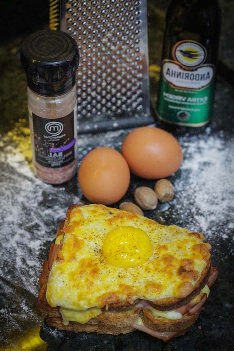 burger omelette on table egg