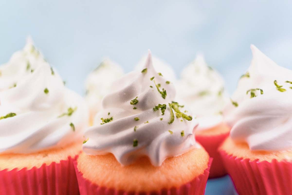 cream orange cupcakes cake