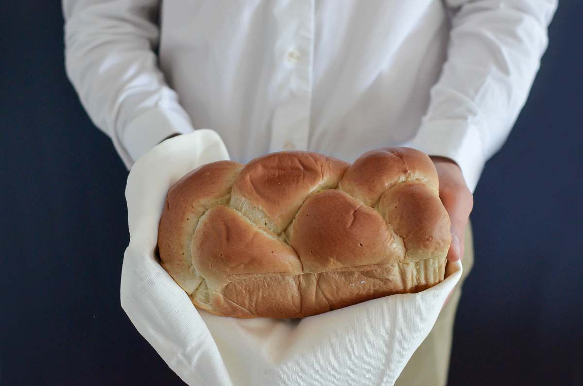 bread person holding baked bread bun
