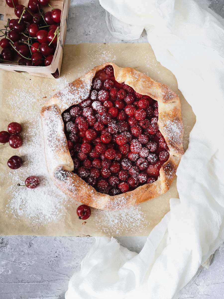 fruit pie with strawberries plant