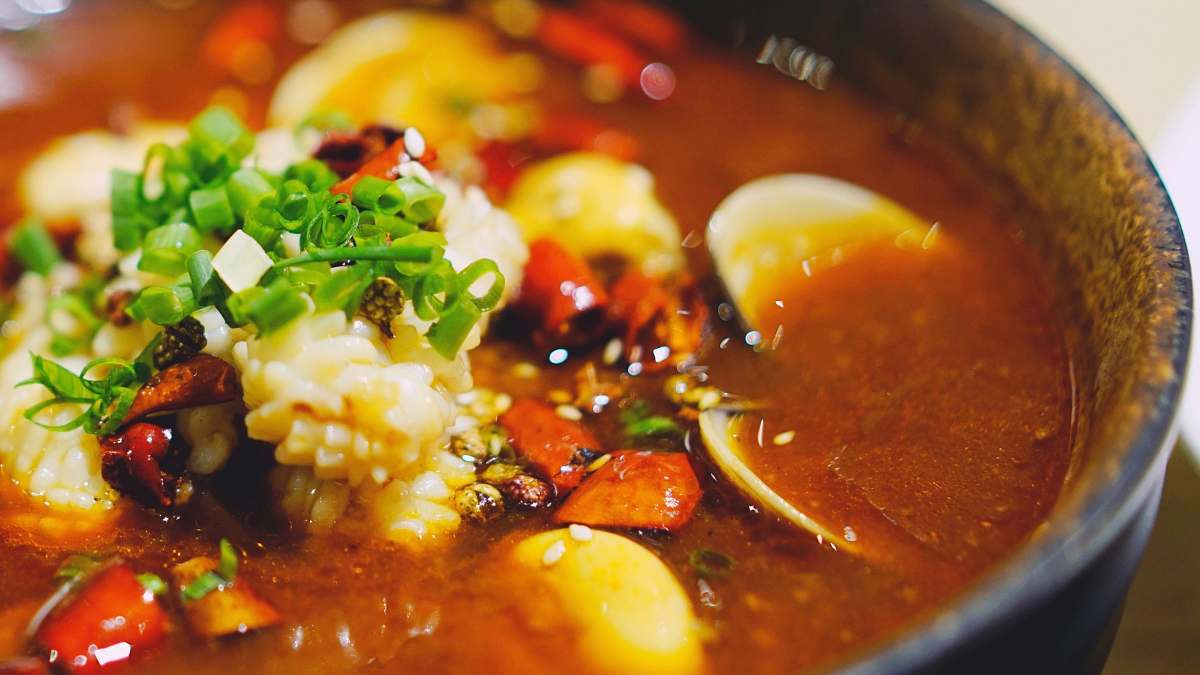 bowl ramen in bowl dish