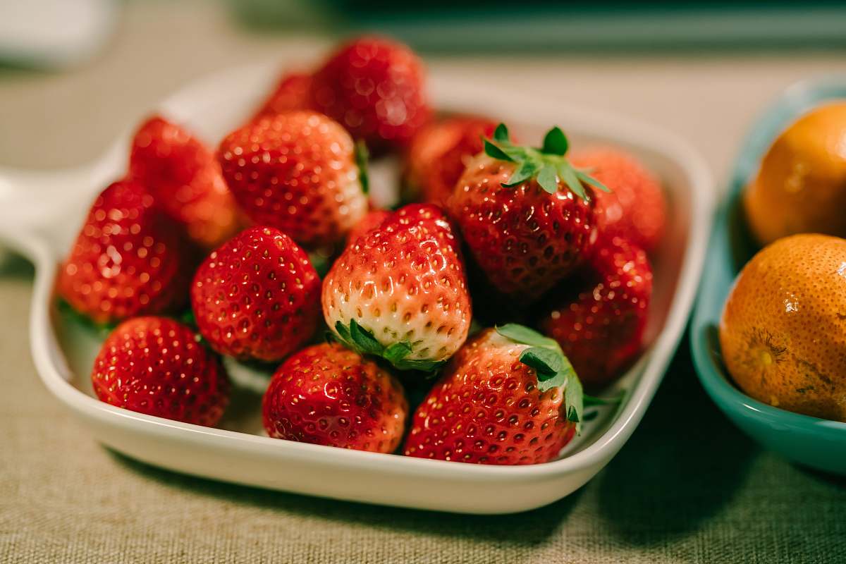 plant red strawberries on saucer fruit