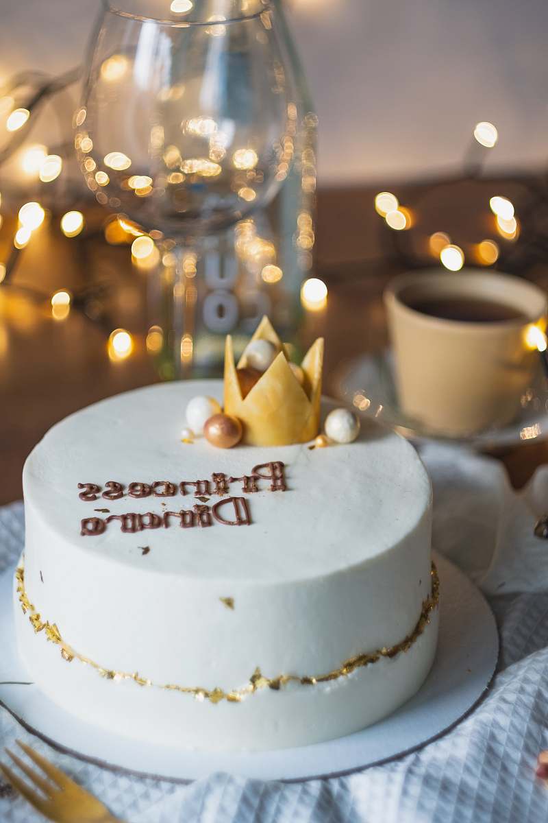 cake round white coated birthday cake dessert